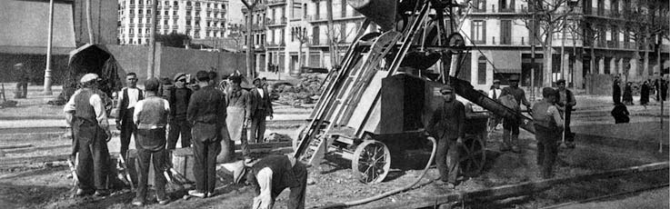 Obras de pavimentación de la calle de las Cortes (Barcelona)