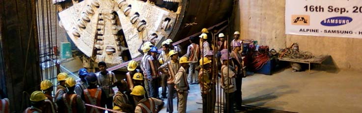 Construction work on underground train in New Delhi (India)